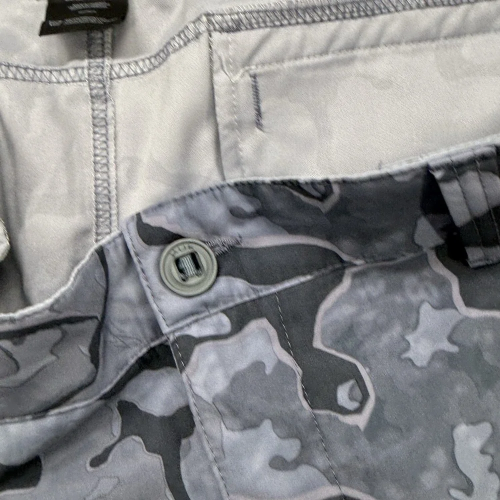 Huk Shorts Mens 2XL Gray Camo‎ Performance Fabrics Fishing Flex Waist